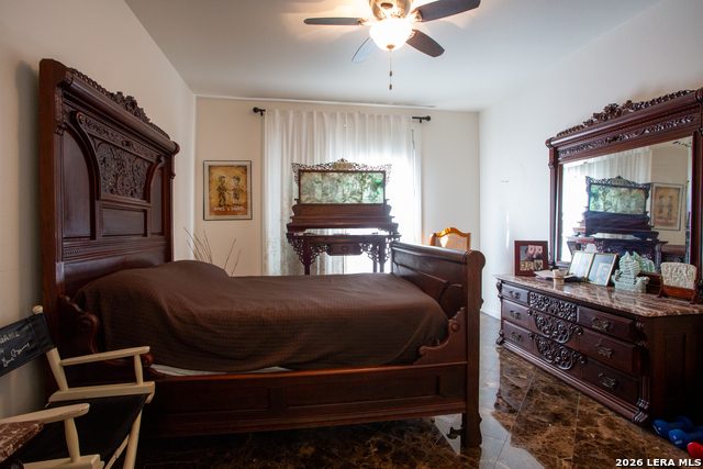 Image 16 of 27 For 7342 Oak Manor  7109