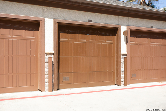 Image 25 of 27 For 7342 Oak Manor  7109