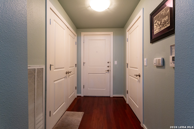 Image 4 of 27 For 7342 Oak Manor  7109