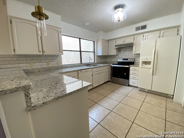 Image 17 of 41 For 11804 Mission Trace St