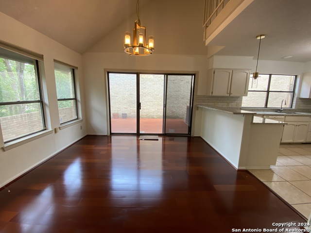 Image 22 of 41 For 11804 Mission Trace St