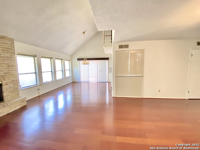 Image 26 of 41 For 11804 Mission Trace St