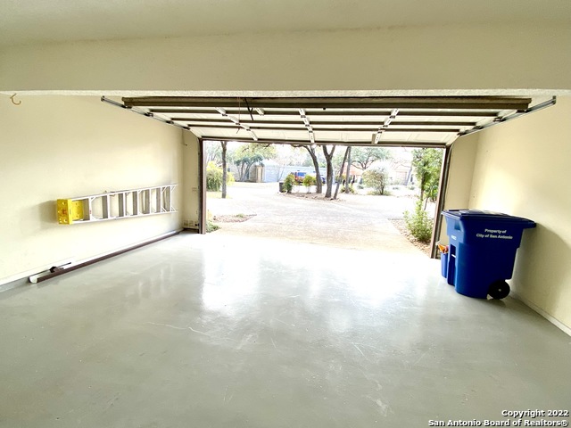 Image 34 of 41 For 11804 Mission Trace St