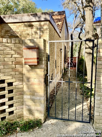 Image 4 of 41 For 11804 Mission Trace St