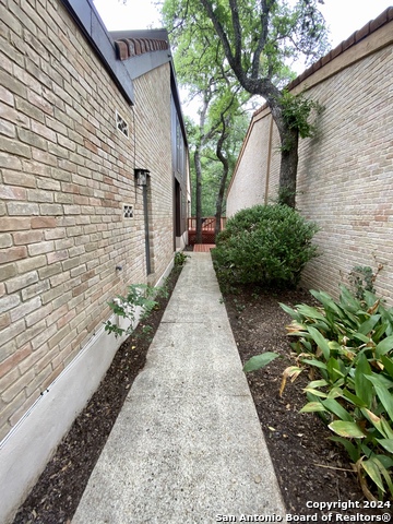 Image 5 of 41 For 11804 Mission Trace St