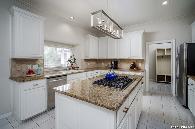 Image 8 of 26 For 2326 Fountain