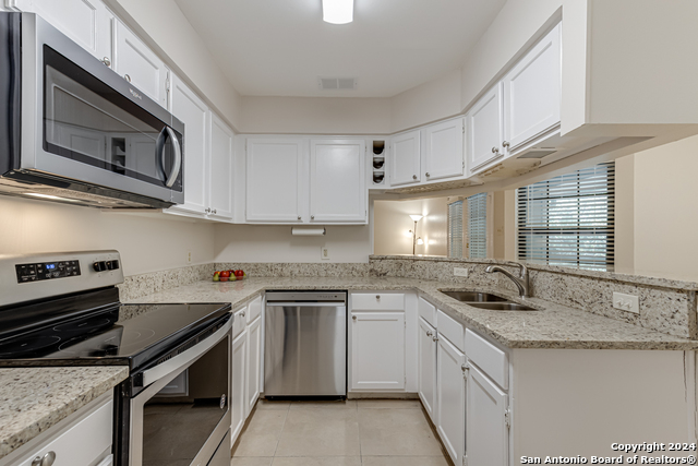 Image 14 of 33 For 10955 Wurzbach Rd  112