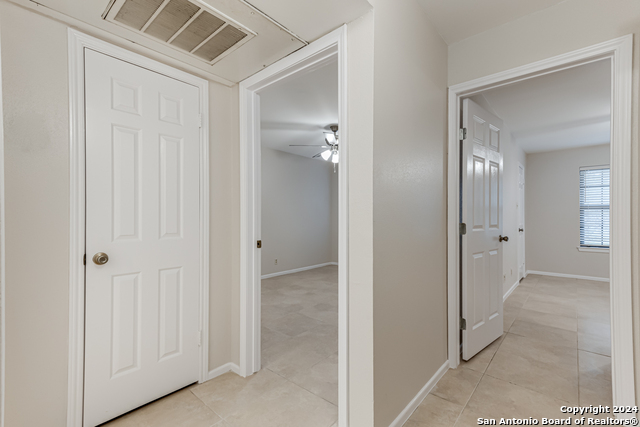 Image 16 of 33 For 10955 Wurzbach Rd  112