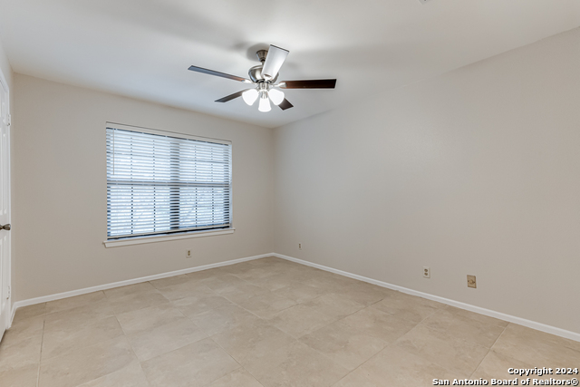 Image 17 of 33 For 10955 Wurzbach Rd  112