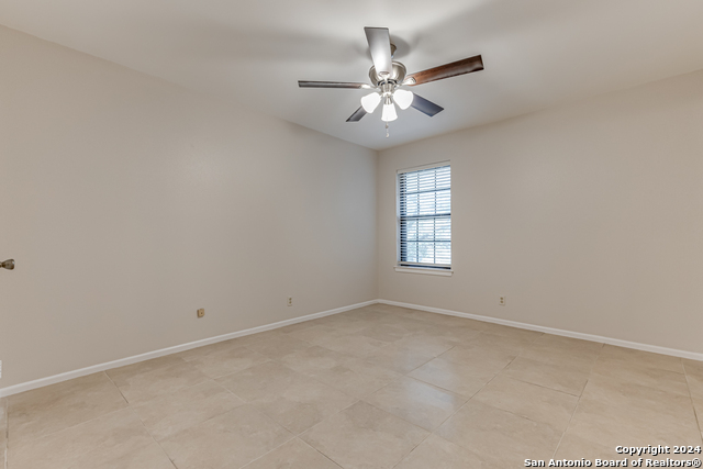 Image 21 of 33 For 10955 Wurzbach Rd  112