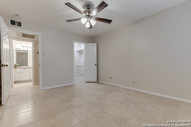 Image 22 of 33 For 10955 Wurzbach Rd  112