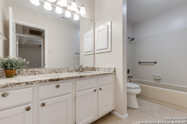 Image 24 of 33 For 10955 Wurzbach Rd  112