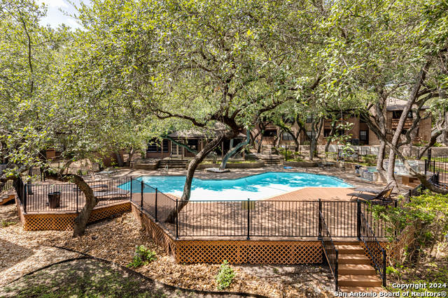 Image 28 of 33 For 10955 Wurzbach Rd  112