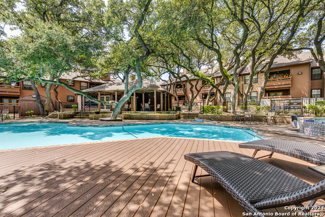 Image 29 of 33 For 10955 Wurzbach Rd  112