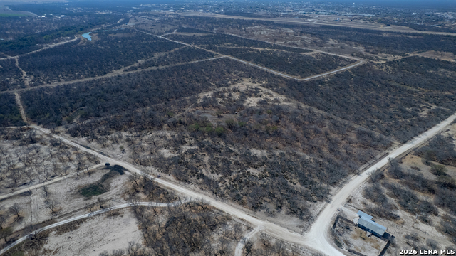 Listing photo id 3 for 1086 Curtis Bourn