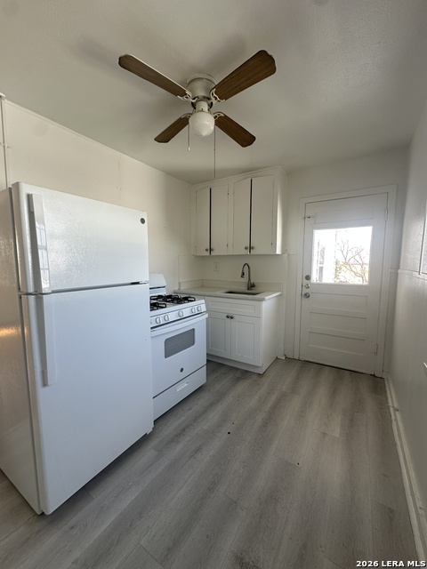 Image 8 of 13 For 417 Eleanor Ave  4