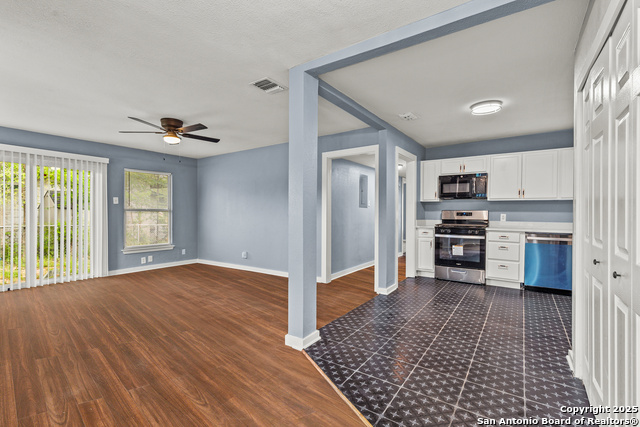 Image 2 of 13 For 710 Byrnes  