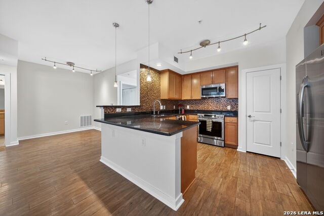 Image 10 of 42 For 7342 Oak Manor  1104