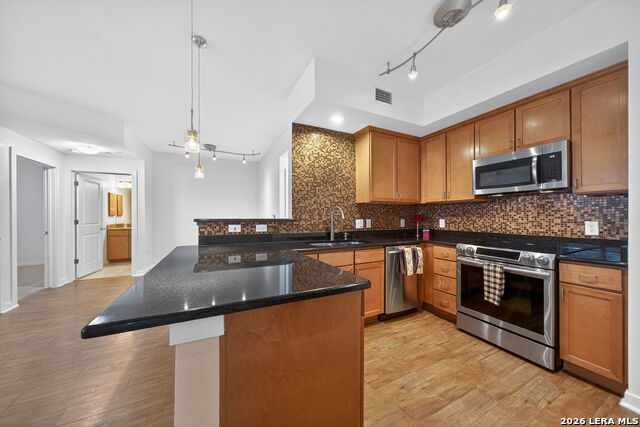 Image 11 of 42 For 7342 Oak Manor  1104