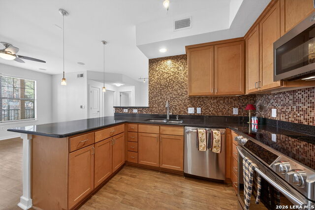 Image 12 of 42 For 7342 Oak Manor  1104