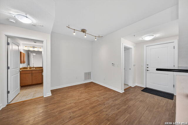 Image 15 of 42 For 7342 Oak Manor  1104