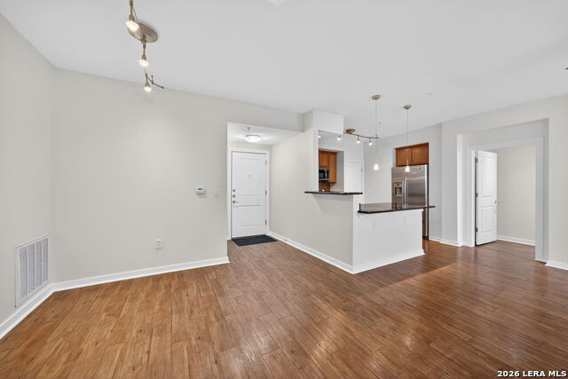 Image 17 of 42 For 7342 Oak Manor  1104