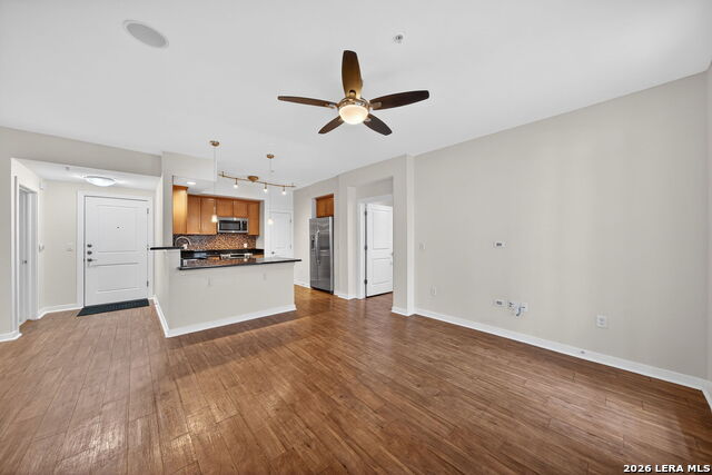 Image 6 of 42 For 7342 Oak Manor  1104