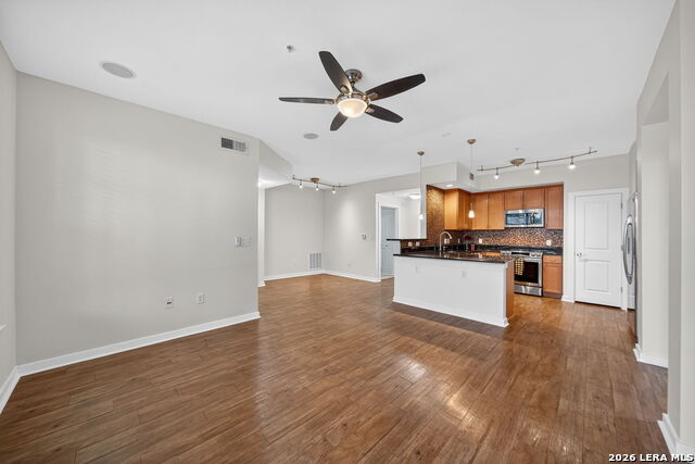 Image 7 of 42 For 7342 Oak Manor  1104