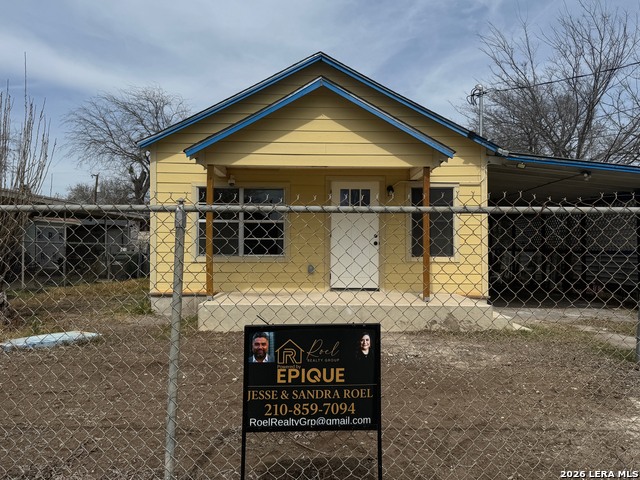 Listing photo id 1 for 1409 Flanders