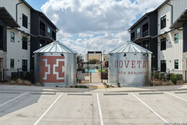 Image 26 of 45 For 634 Central Parkway  1211