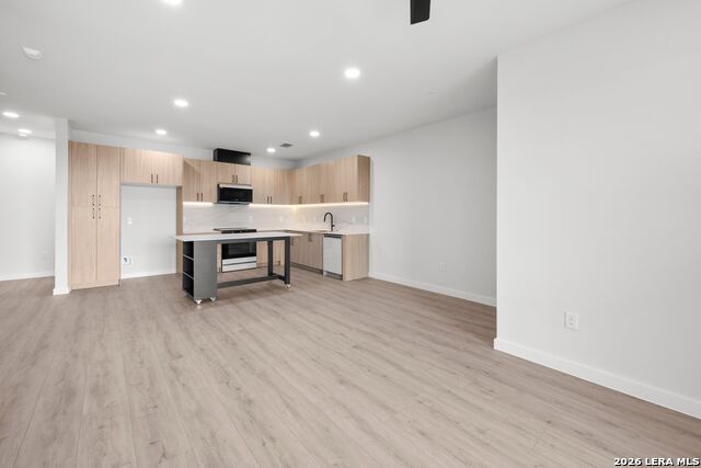 Image 4 of 45 For 634 Central Parkway  1211