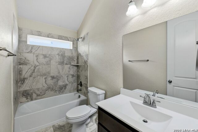 Image 18 of 64 For 31846 Acacia Vista