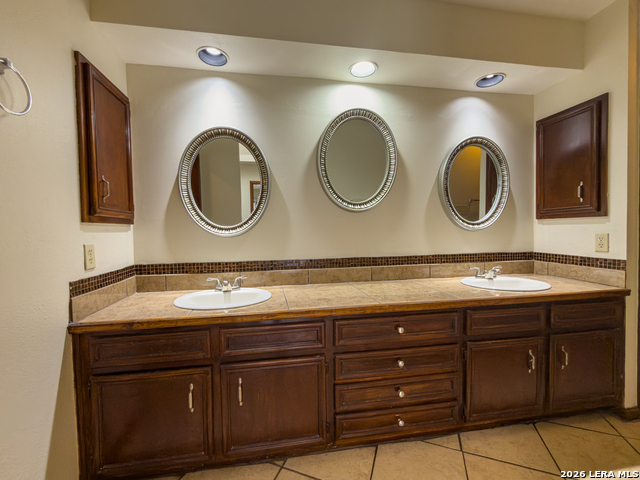 Image 18 of 36 For 7306 Hidden Hills N