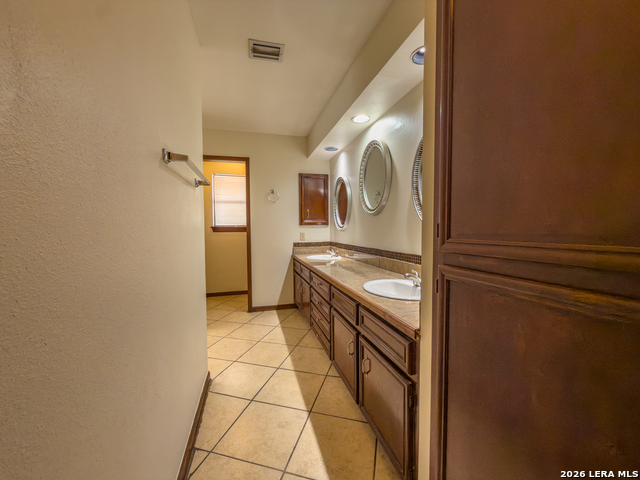 Image 19 of 36 For 7306 Hidden Hills N