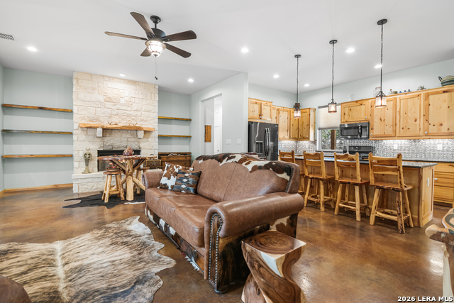 Image 11 of 71 For 585 English Hollow