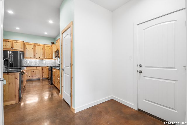 Image 5 of 71 For 585 English Hollow