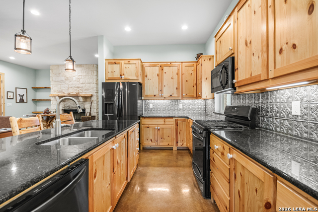 Image 7 of 71 For 585 English Hollow