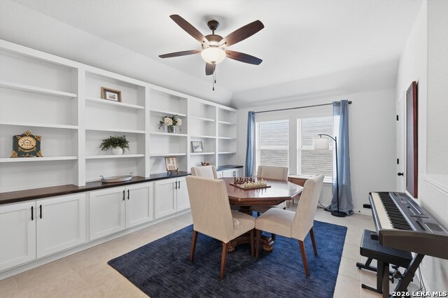 Listing photo id 12 for 2216 Bluestem