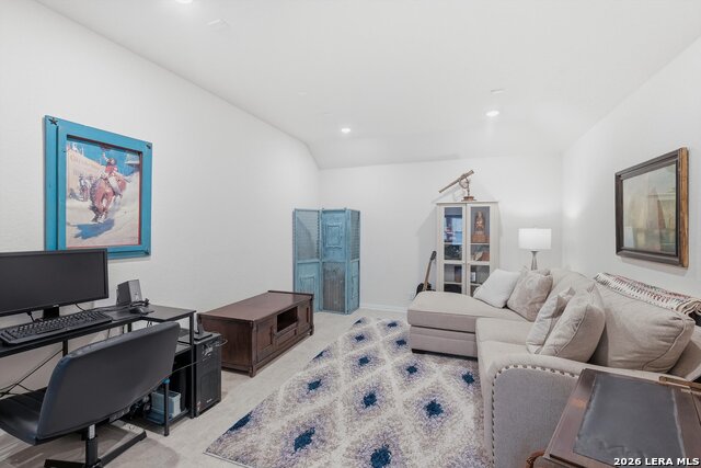 Listing photo id 13 for 2216 Bluestem