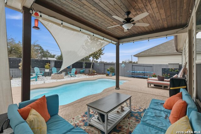 Listing photo id 20 for 2216 Bluestem