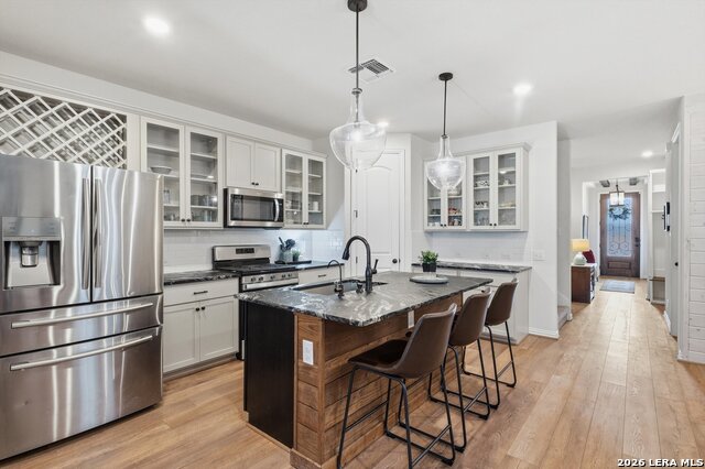 Listing photo id 1 for 2216 Bluestem