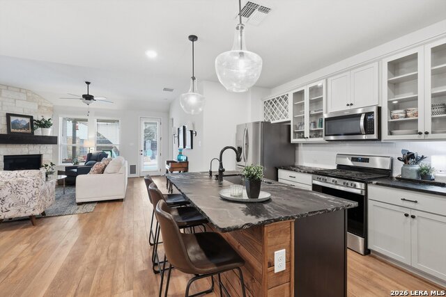 Listing photo id 2 for 2216 Bluestem