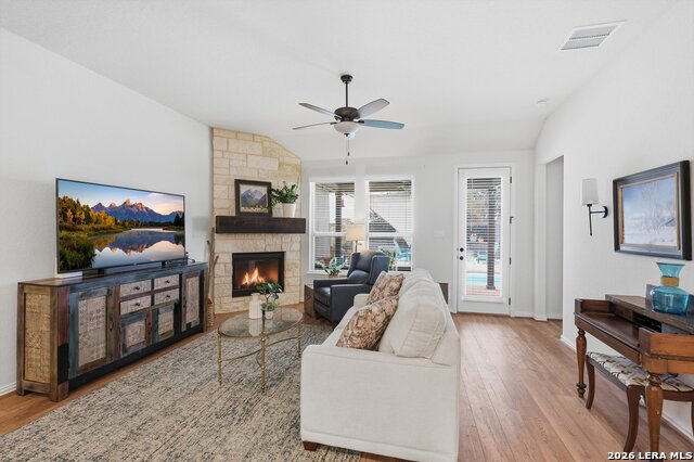 Listing photo id 5 for 2216 Bluestem