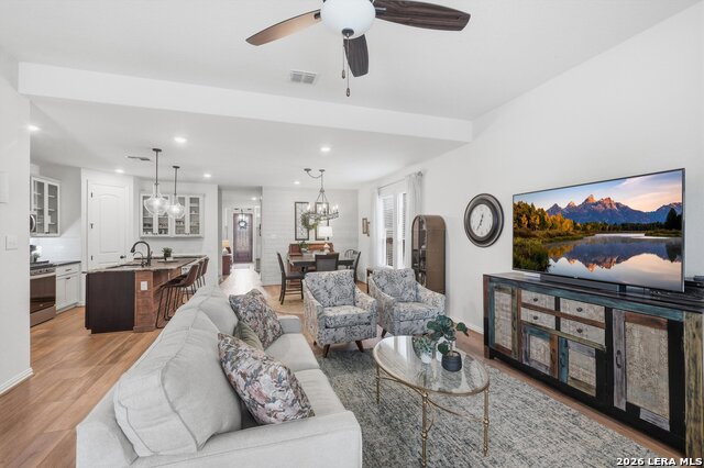 Listing photo id 6 for 2216 Bluestem