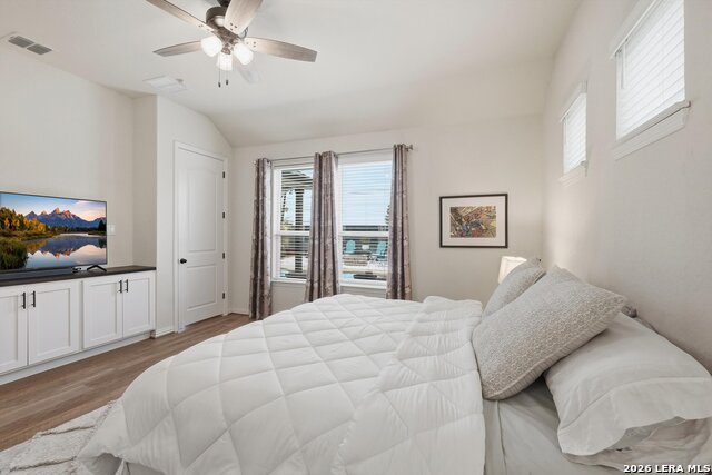 Listing photo id 7 for 2216 Bluestem