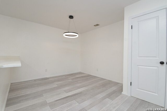 Image 5 of 10 For 10527 Perrin Beitel  D208