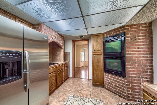 Listing photo id 11 for 3035 Laura Lee Way