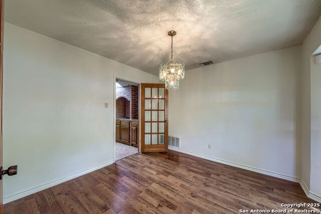 Listing photo id 14 for 3035 Laura Lee Way