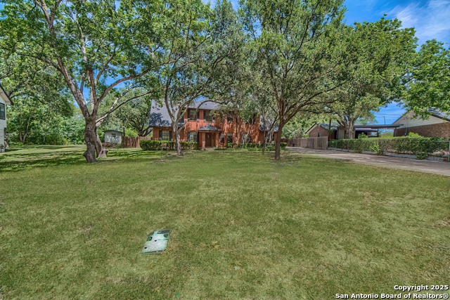 Listing photo id 0 for 3035 Laura Lee Way