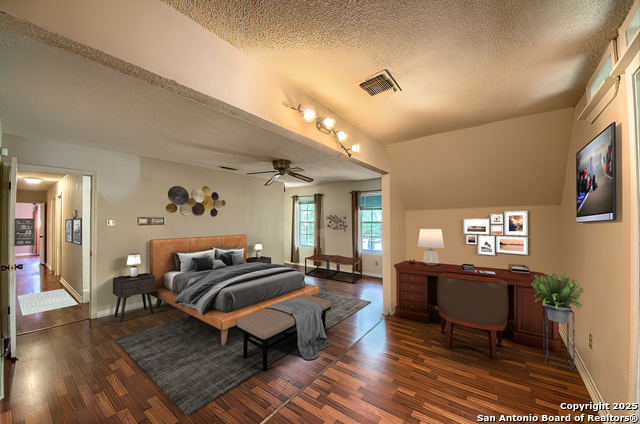 Listing photo id 18 for 3035 Laura Lee Way